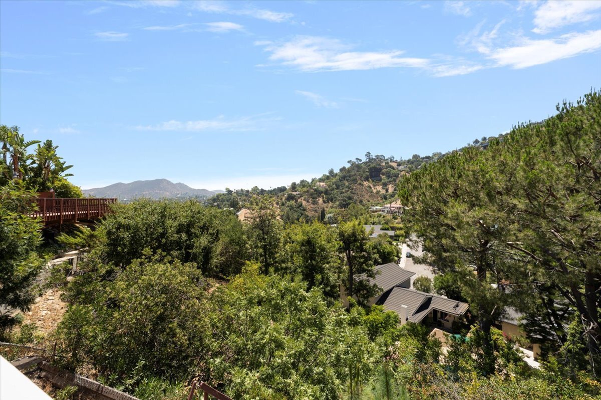 VIEWS!! - 10824 Alta View Dr