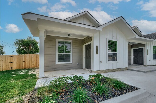 Foto del edificio - Cozy and Charming Townhome!