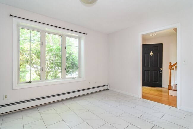 Foto del edificio - 12 Homeward Ln