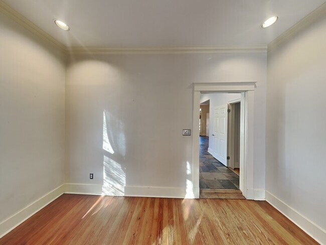 Foto del edificio - 2076 Cowden Ave