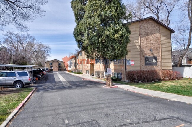 Building Photo - 887 Cedar Pine Ct