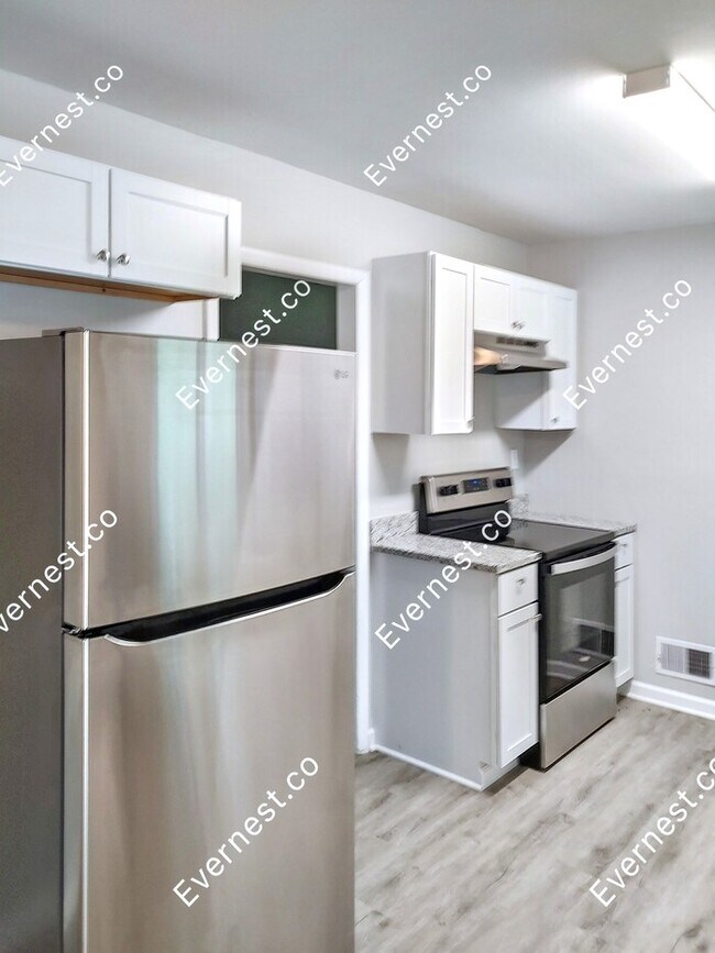 Foto del edificio - 13617 Craig Ave