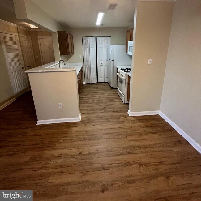 Building Photo - 8103 Lacy Dr