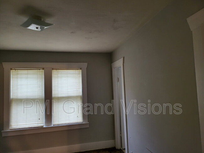 Foto del edificio - 1553 N Walnut Grove Ave
