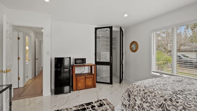 Foto del edificio - 1819 Cedar St