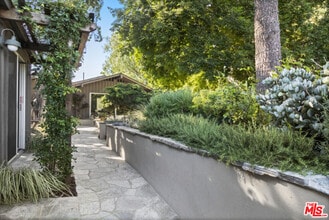 Building Photo - 2027 Park Dr