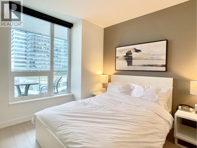 Photo du bâtiment - 433 SW Marine Dr