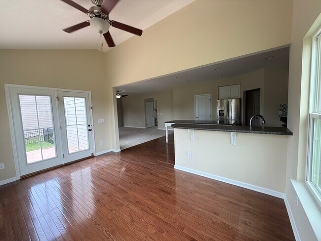 Foto del edificio - Spacious 4 beds 2.5 baths in Lewis Center!