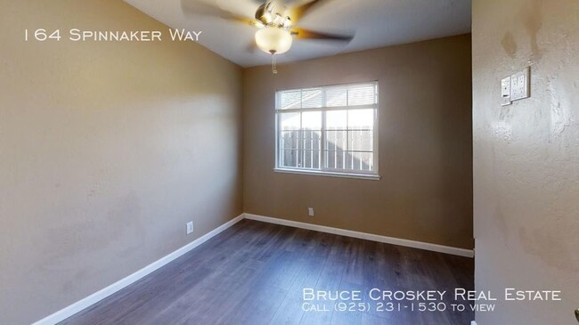 Building Photo - Freshly Renovated 4 Bedroom