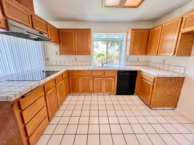 Building Photo - $2,395 Friant & Copper, 3 Bed, N. Windham ...