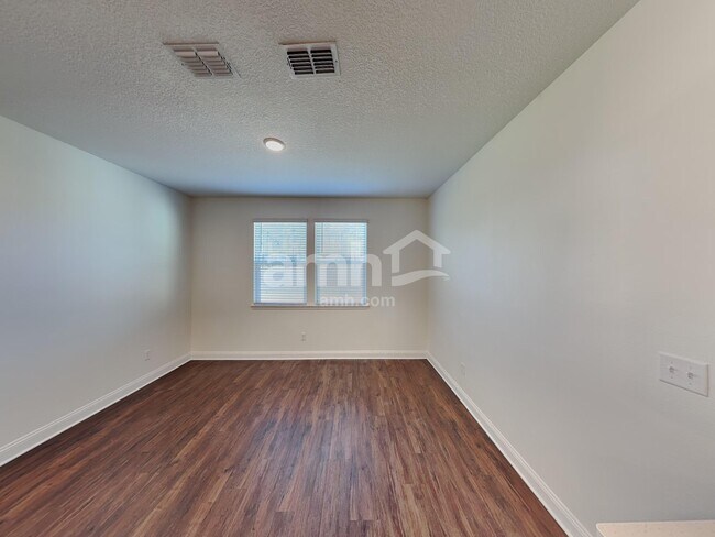 Foto del edificio - 569 Onate Cir