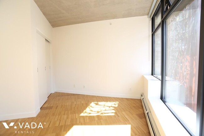 Building Photo - Woodwards W43 1 Bed Apartment Rental 709-1...