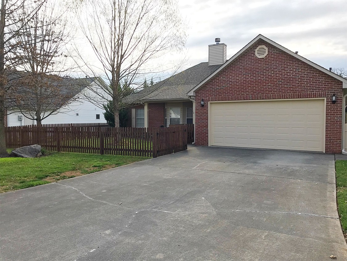 1824 Hunters Hill Blvd, Maryville, TN 37803 House for Rent in