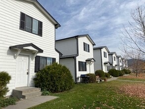 Building Photo - 2410 Leo Ave