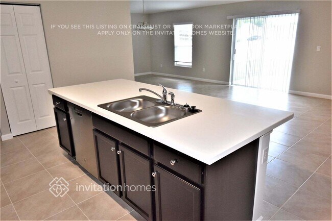 Foto del edificio - 301 SW Log Dr