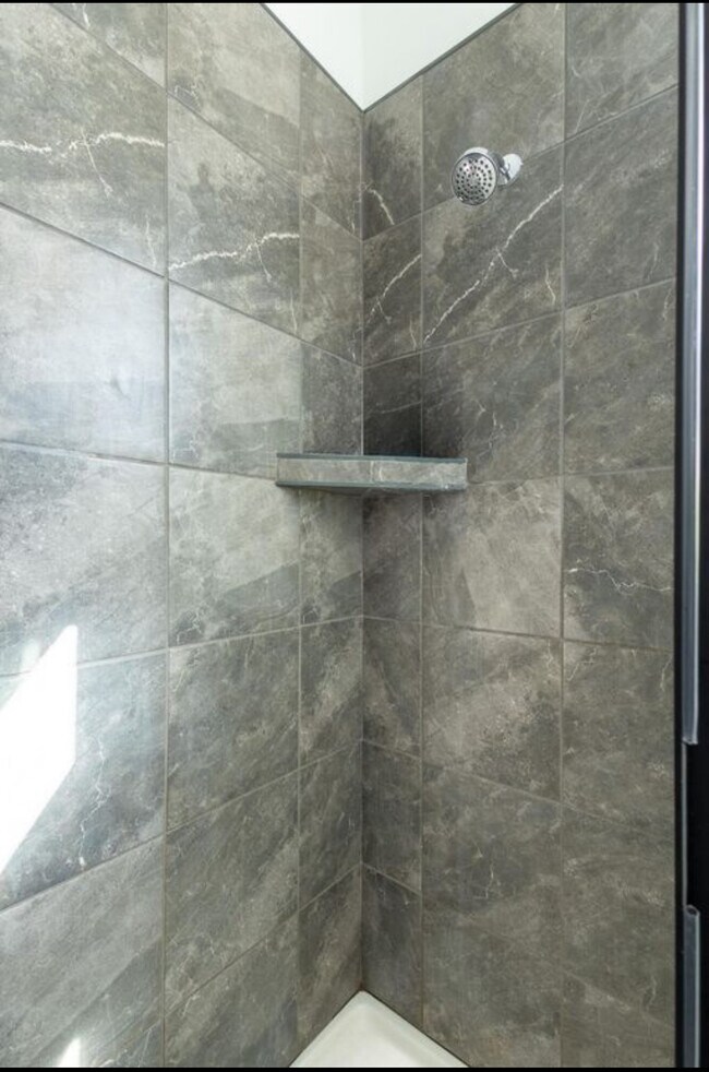 Foto del edificio - 610 Blueway Ave