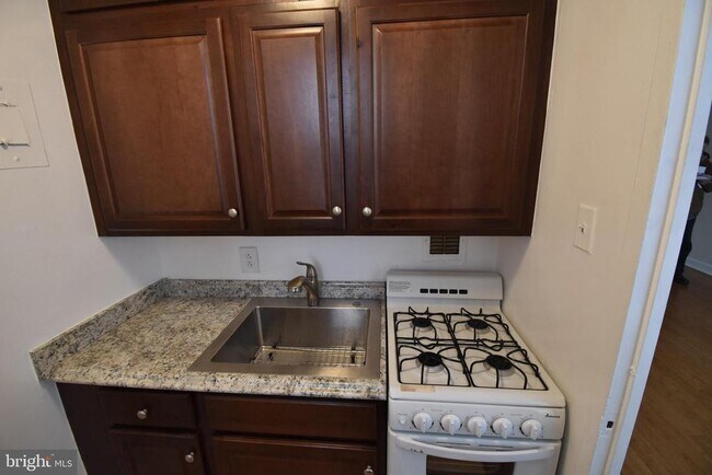 Foto del edificio - 1121 Arlington Blvd