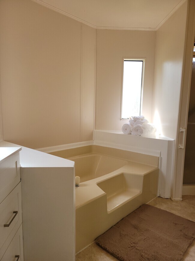 Building Photo - 1811 Las Lomas Ct