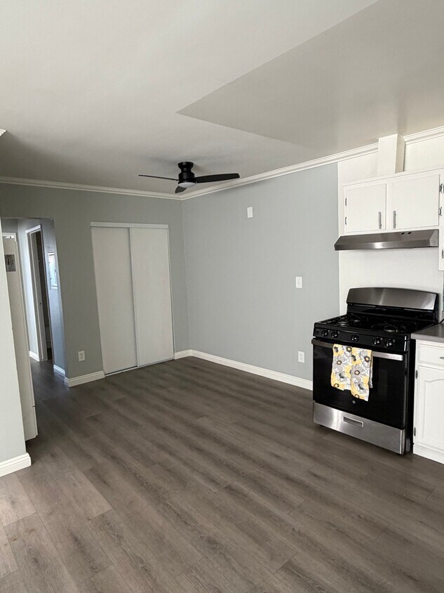 Foto del edificio - 6932 Woodley Ave