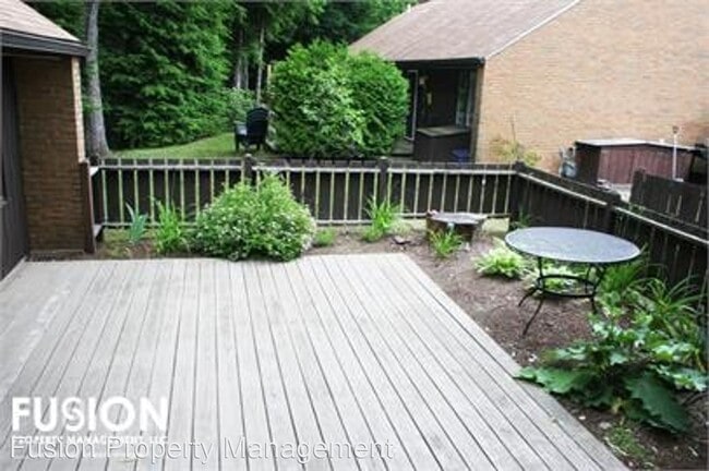 Building Photo - 3 br, 1 bath House - 8 Cedar Glen North - 1