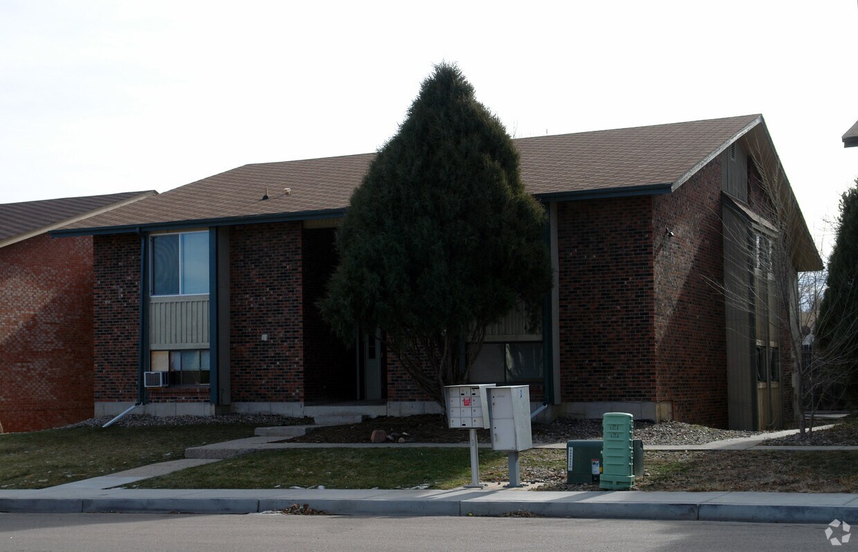 Foto del edificio - 1015 Holli Springs Ln
