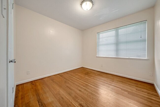 Foto del edificio - 3702 Malone Dr
