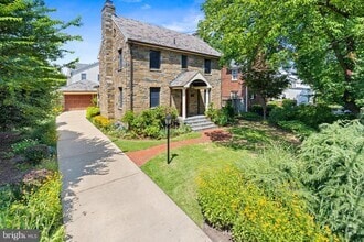 Building Photo - 5109 Fairglen Ln
