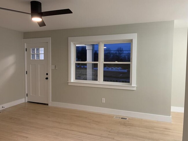 Building Photo - 2312 Rozzelles Ferry Rd