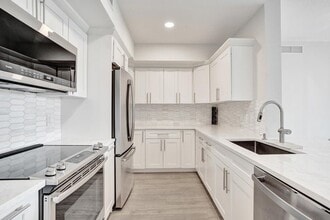 Building Photo - 700 E Boynton Beach Blvd