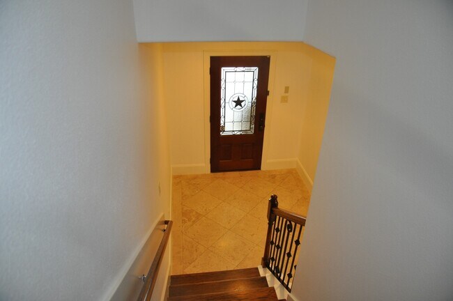 Foto del edificio - 5922 Burgoyne Dr.