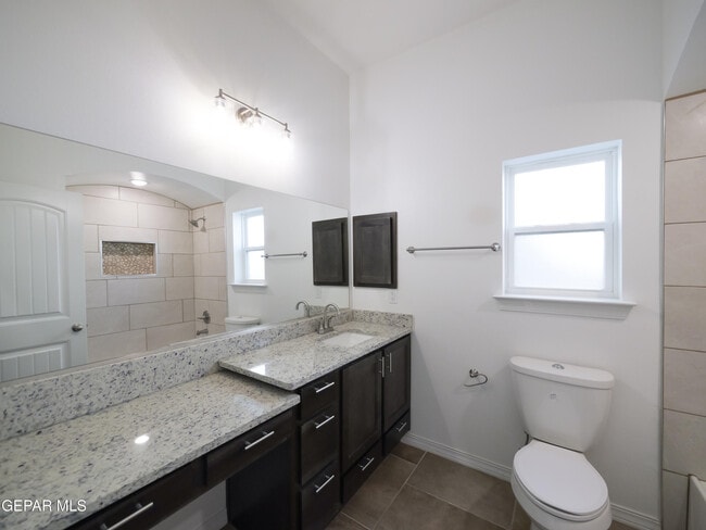 Building Photo - 913 Ada Ln