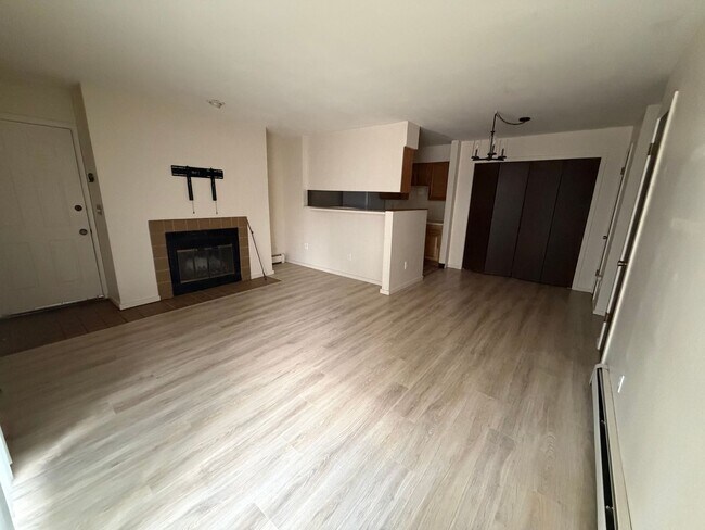 Foto del edificio - 2800 Kalmia Ave