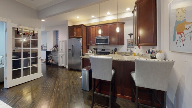 Foto del edificio - 2050 N Western Ave