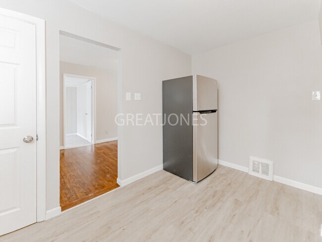 Foto del edificio - NOW OFFERING $250 OFF THE FIRST FULL MONTH...