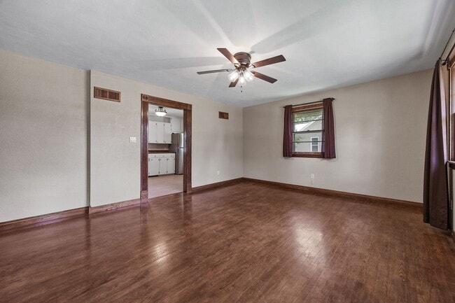 Building Photo - Single Family Home On Convenient, Quiet St...