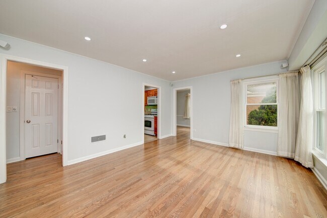 Foto del edificio - 384 S Wolf Rd