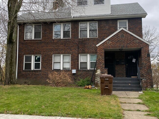 Building Photo - 2227 Cordova Ave
