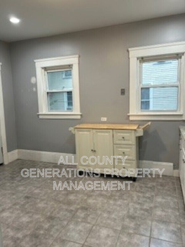 Building Photo - 3604 Mapledale Ave