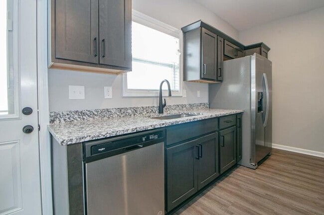 Building Photo - 1115 Hillwood Dr