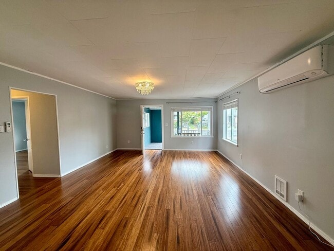 Building Photo - White Center Home