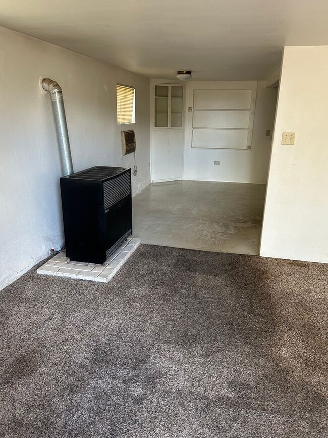 Building Photo - 3 Bedroom 1.5 Bathroom 1 Story Home In Winslow