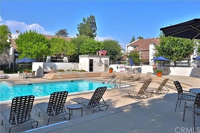 Foto del edificio - 598 W Huntington Dr