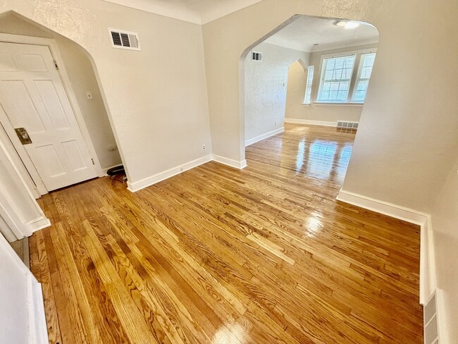 Photo - 8947 Mayfield Ct House