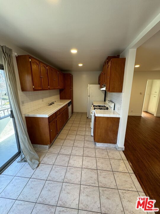 Building Photo - 3707 Kelton Ave