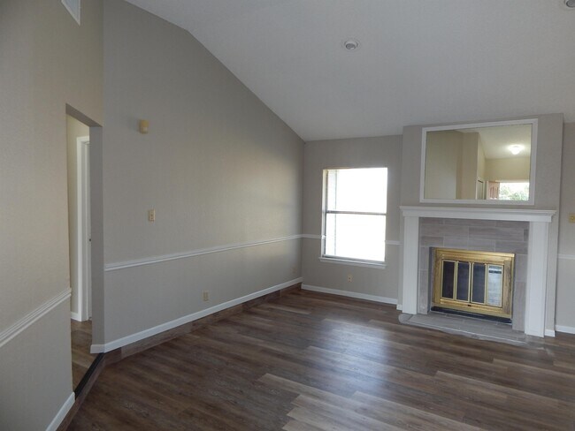 Foto del edificio - 4505 River Oaks Dr