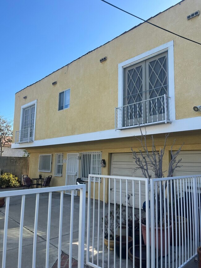 Foto del edificio - 1132 N Heliotrope Dr