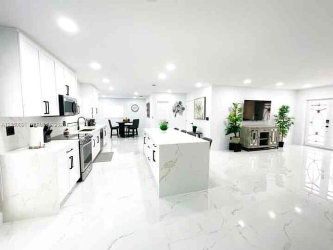 Foto del edificio - 301 SW 136th Ct