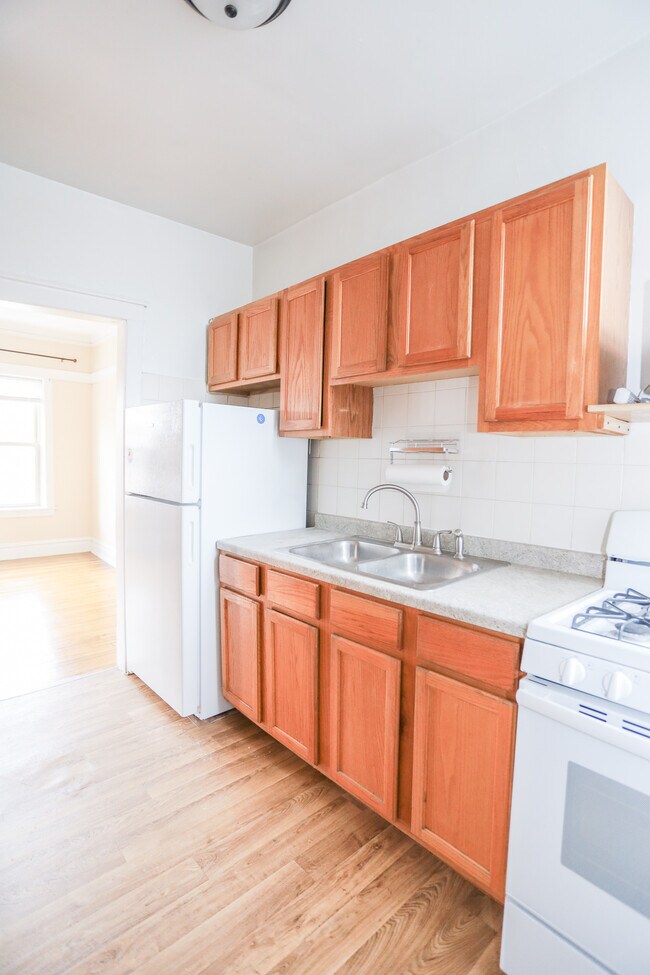 Building Photo - 4447 N Damen Ave
