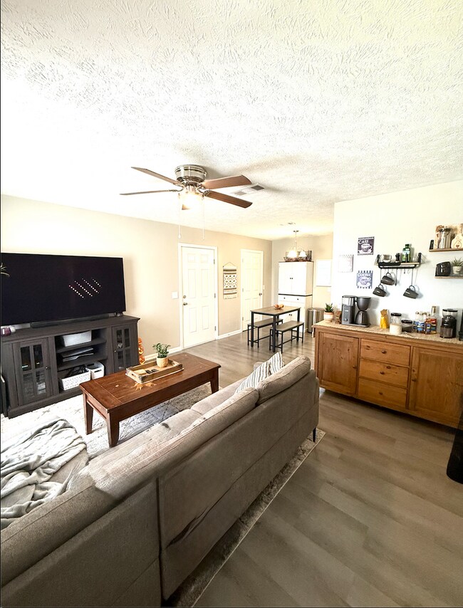 Foto del edificio - Beautiful 4 Bedroom Home with Bonus Room – $1500.00/Month