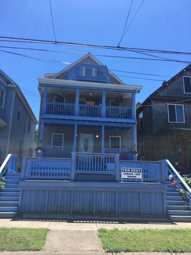 Foto principal - 817 W 2nd St
